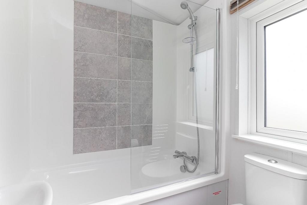 Bedroom 1 Ensuite.jpg