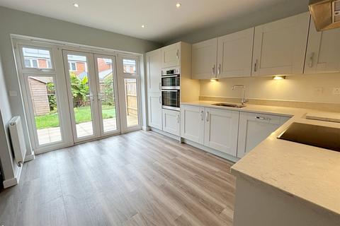 3 bedroom semi-detached house to rent, Wimborne