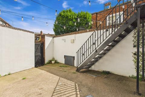 Flat 1, 6 - 7 Bridge Street, Worcester, WR1 3NJ