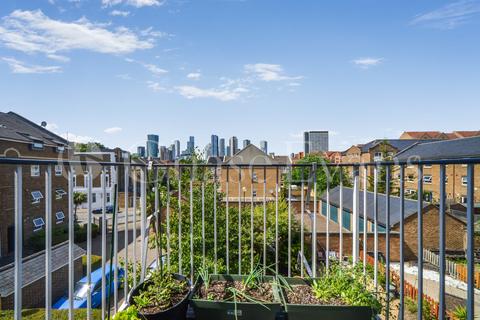28 Schooner Close, London, E14 3GG