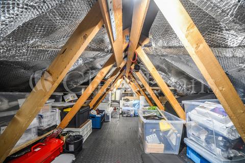 28 Schooner Close, London, E14 3GG