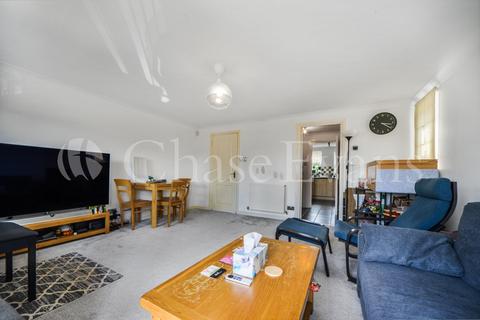 28 Schooner Close, London, E14 3GG