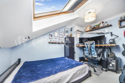 28 Schooner Close, London, E14 3GG