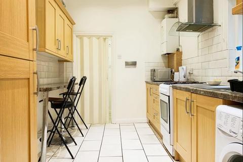5 bedroom house to rent, Wells House Road, London