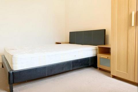 5 bedroom house to rent, Wells House Road, London