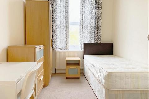 5 bedroom house to rent, Wells House Road, London