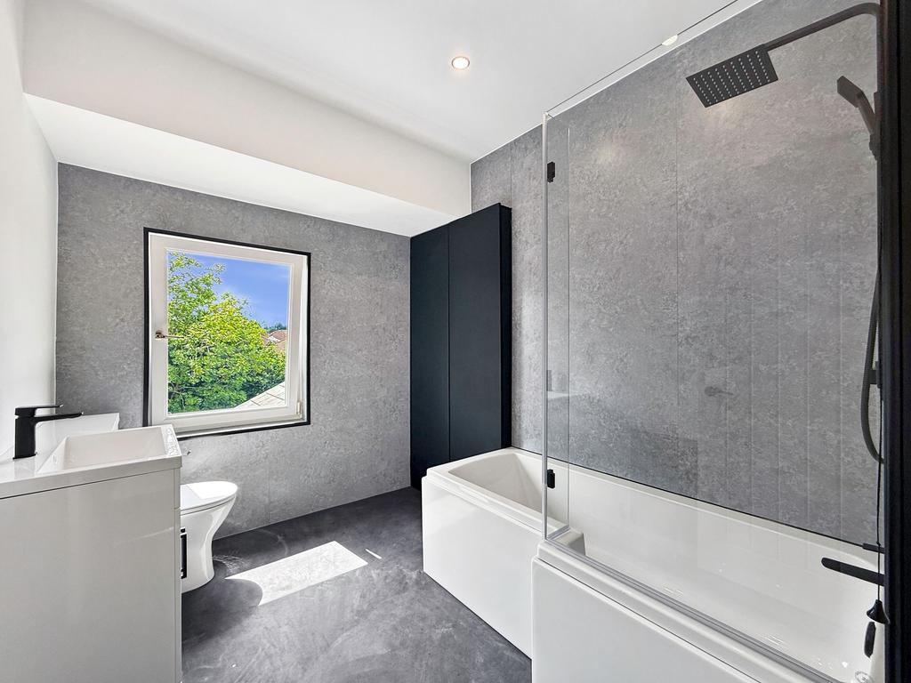 Bath/Shower Room