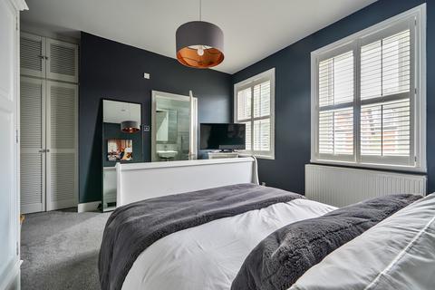 4 bedroom semi-detached house for sale, Waverley Road, Berkshire RG30