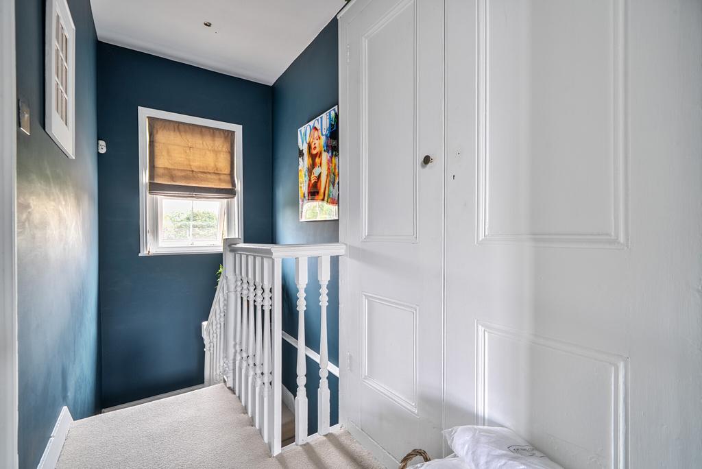 1329412-4-688385d...