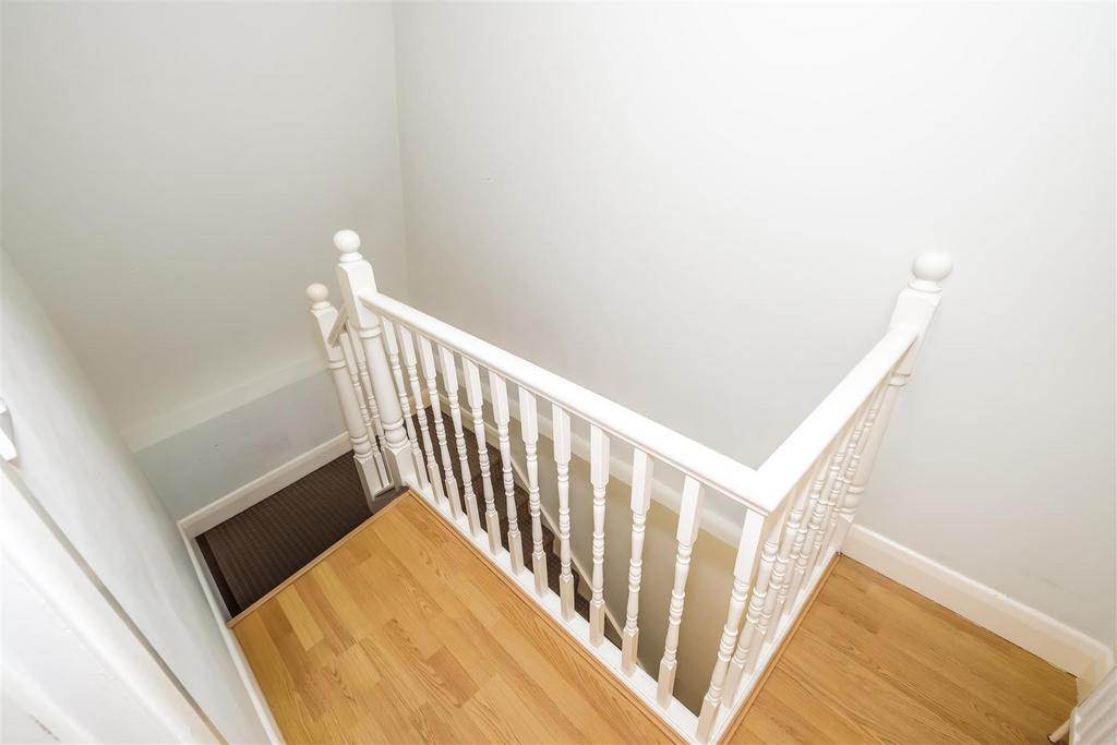 Flat 2 597 lea bridge road-11.jpg