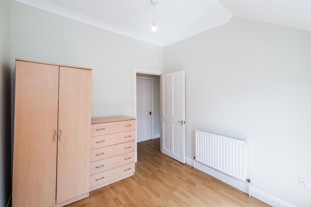 Flat 2 597 lea bridge road-7.jpg