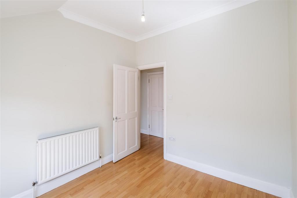 Flat 2 597 lea bridge road-10.jpg