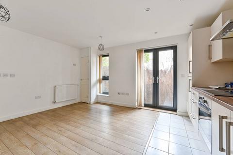 1 bedroom flat to rent, Garratt Lane, Tooting, London, SW17