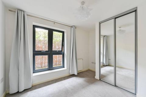 1 bedroom flat to rent, Garratt Lane, Tooting, London, SW17