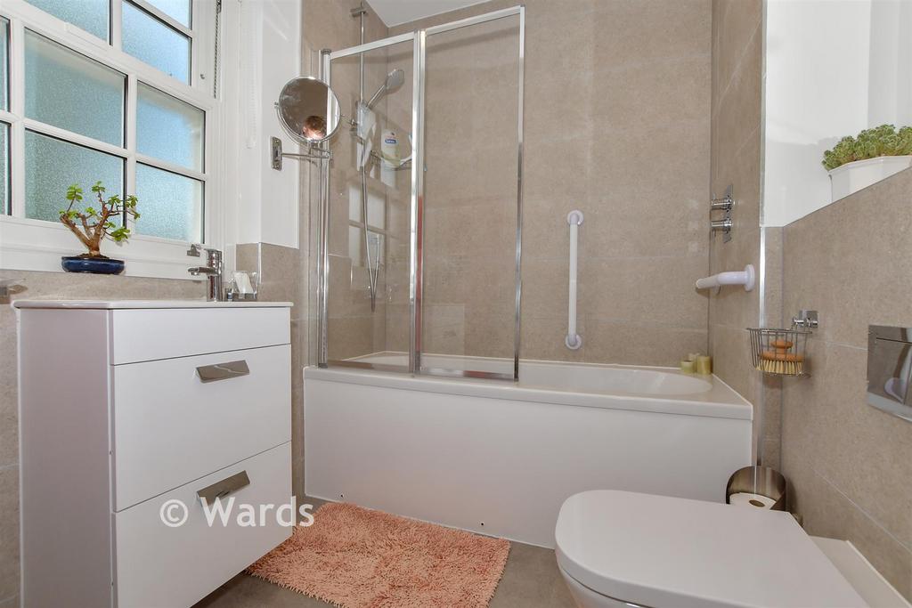 En-Suite Bathroom