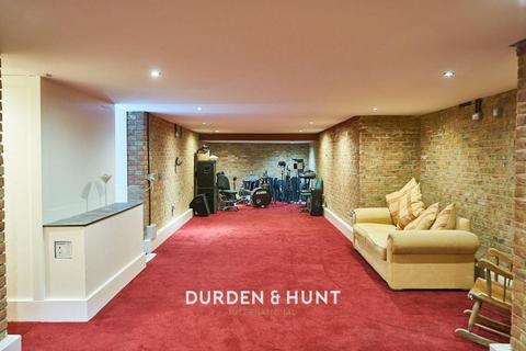 6 bedroom detached house for sale, Ripley View, Loughton, IG10
