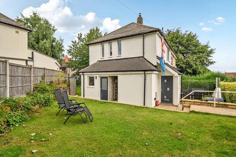Raynel Approach , Cookridge, LS16
