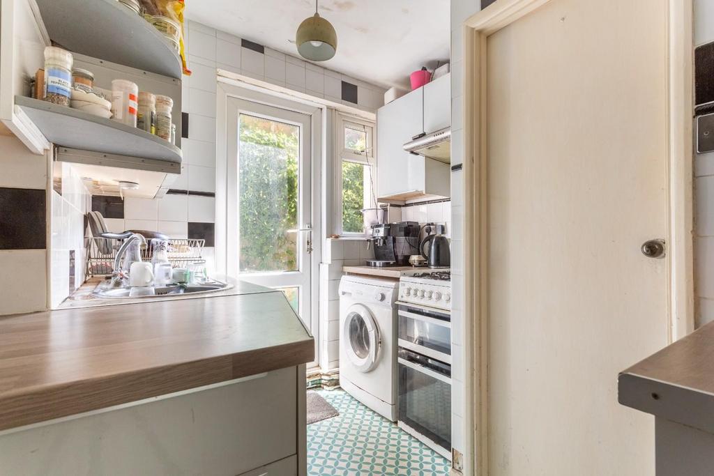 Kitchen (2).jpg