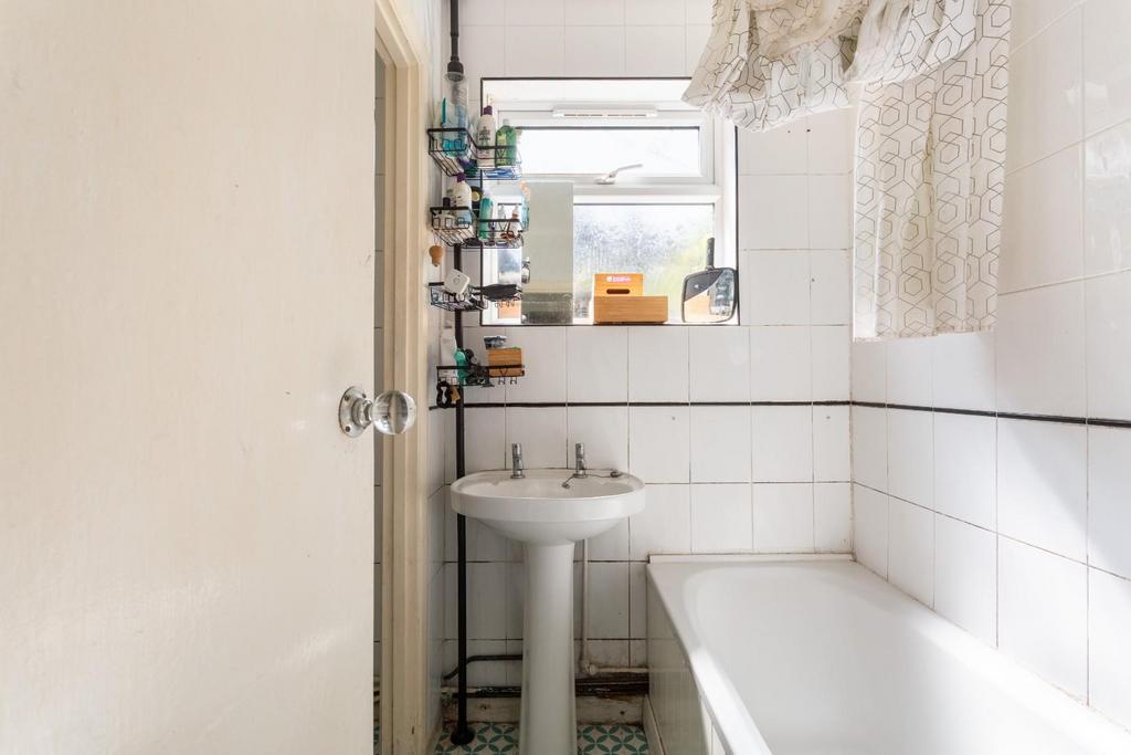 Bathroom (1).jpg