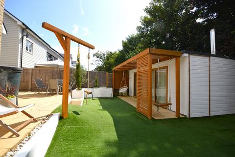 21 Trinity Drive, Folkestone, CT19 5UU