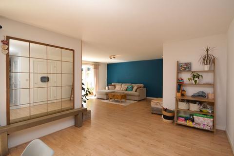 21 Trinity Drive, Folkestone, CT19 5UU