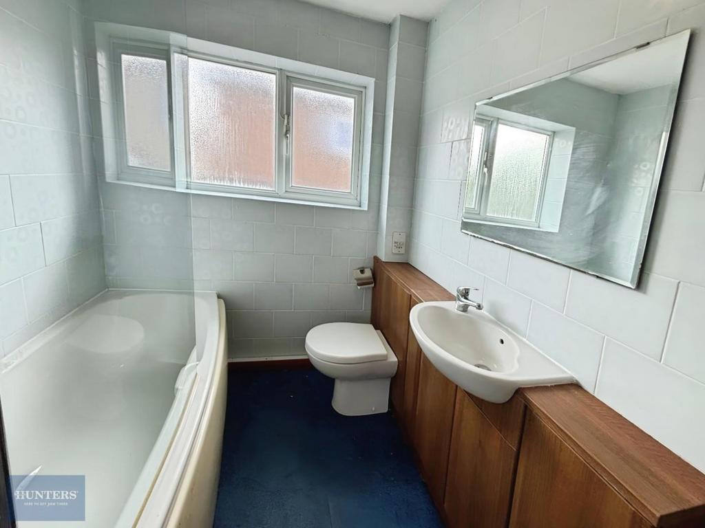 82ede140-Bathroom.jpg