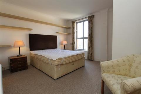 2 bedroom flat to rent, Merchants Quay, East Street