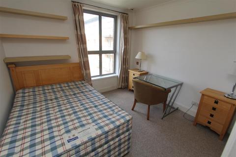 2 bedroom flat to rent, Merchants Quay, East Street