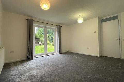 2 bedroom flat to rent, Crookham Road, Hampshire GU51