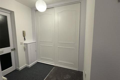 2 bedroom flat to rent, Crookham Road, Hampshire GU51