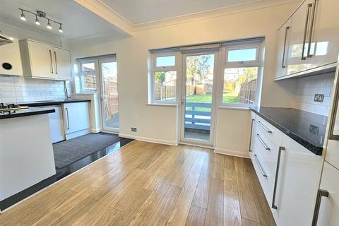 3 bedroom end of terrace house to rent, Norfolk Road, Upminster, Essex, RM14