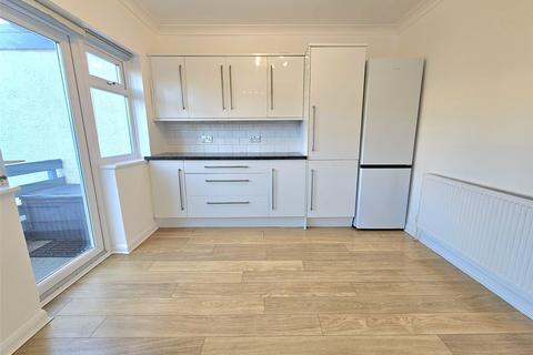 3 bedroom end of terrace house to rent, Norfolk Road, Upminster, Essex, RM14