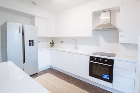 4 bedroom apartment to rent, Rainsborough Avenue, London SE8