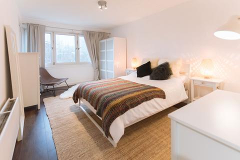 4 bedroom apartment to rent, Rainsborough Avenue, London SE8