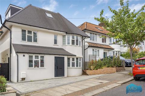 Lawrence Avenue, Mill Hill, London, NW7