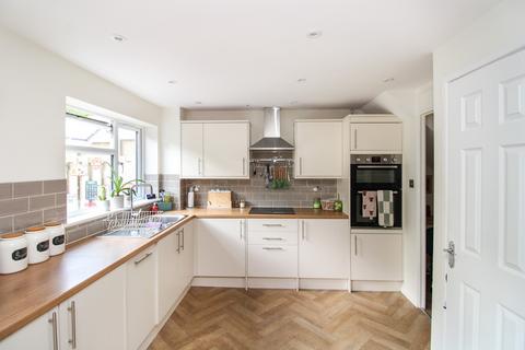 34 Vanbrugh Close, Crawley, RH11 8FA