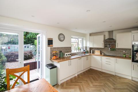 34 Vanbrugh Close, Crawley, RH11 8FA