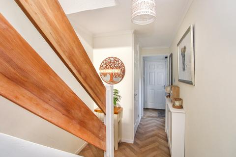 34 Vanbrugh Close, Crawley, RH11 8FA