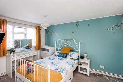 34 Vanbrugh Close, Crawley, RH11 8FA