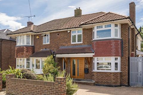 Hanworth Road, Hampton TW12
