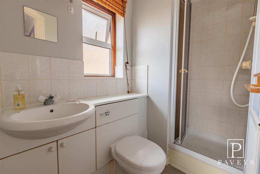 Ensuite to master bedroom