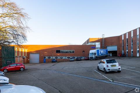 Warehouse to rent, Arterial Rd Leigh On Sea SS9 4EN