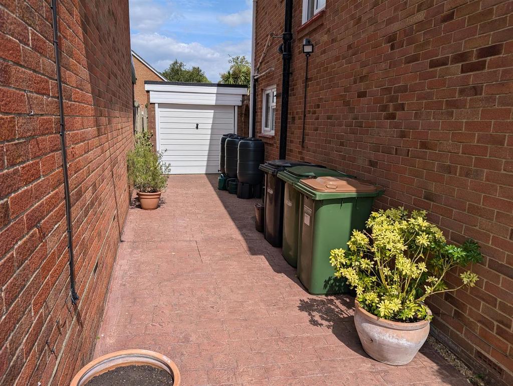 Side driveway
