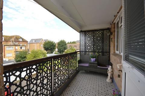 2 bedroom apartment for sale, Cheriton Gardens, Folkestone CT20