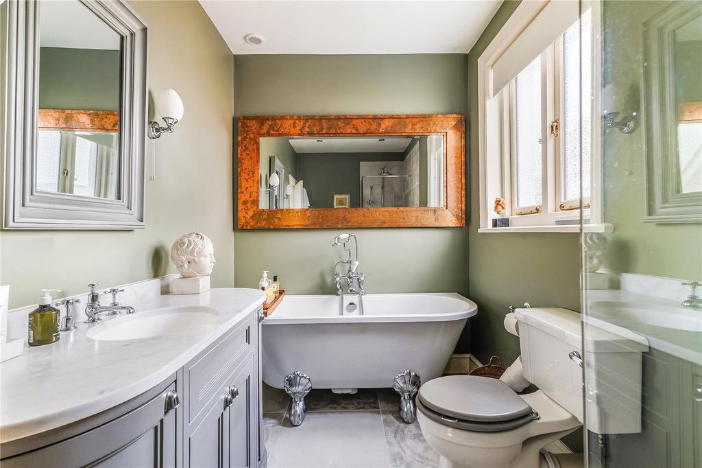 Family bath/Shower