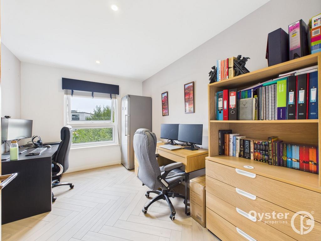 Bedroom 3/ Office