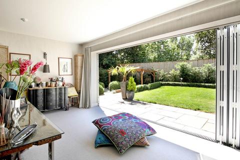 6 Callingham Place, Beaconsfield, HP9 2BT
