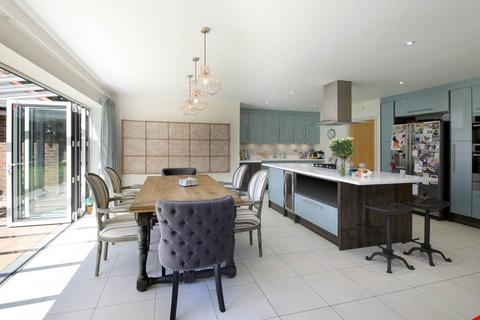6 Callingham Place, Beaconsfield, HP9 2BT