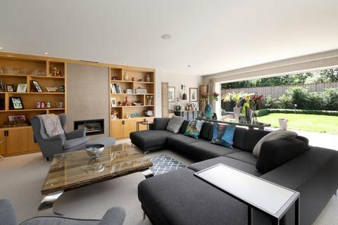 6 Callingham Place, Beaconsfield, HP9 2BT