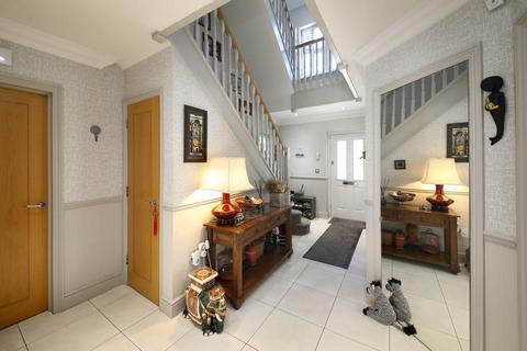 6 Callingham Place, Beaconsfield, HP9 2BT